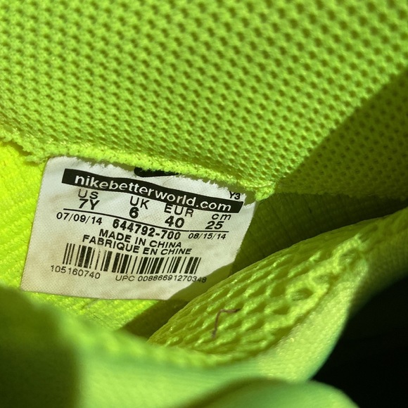 Nike Air Foamposite Pro Volt Women’s Size 7Y Big Kid Sneakers (2014) - Picture 11 of 12